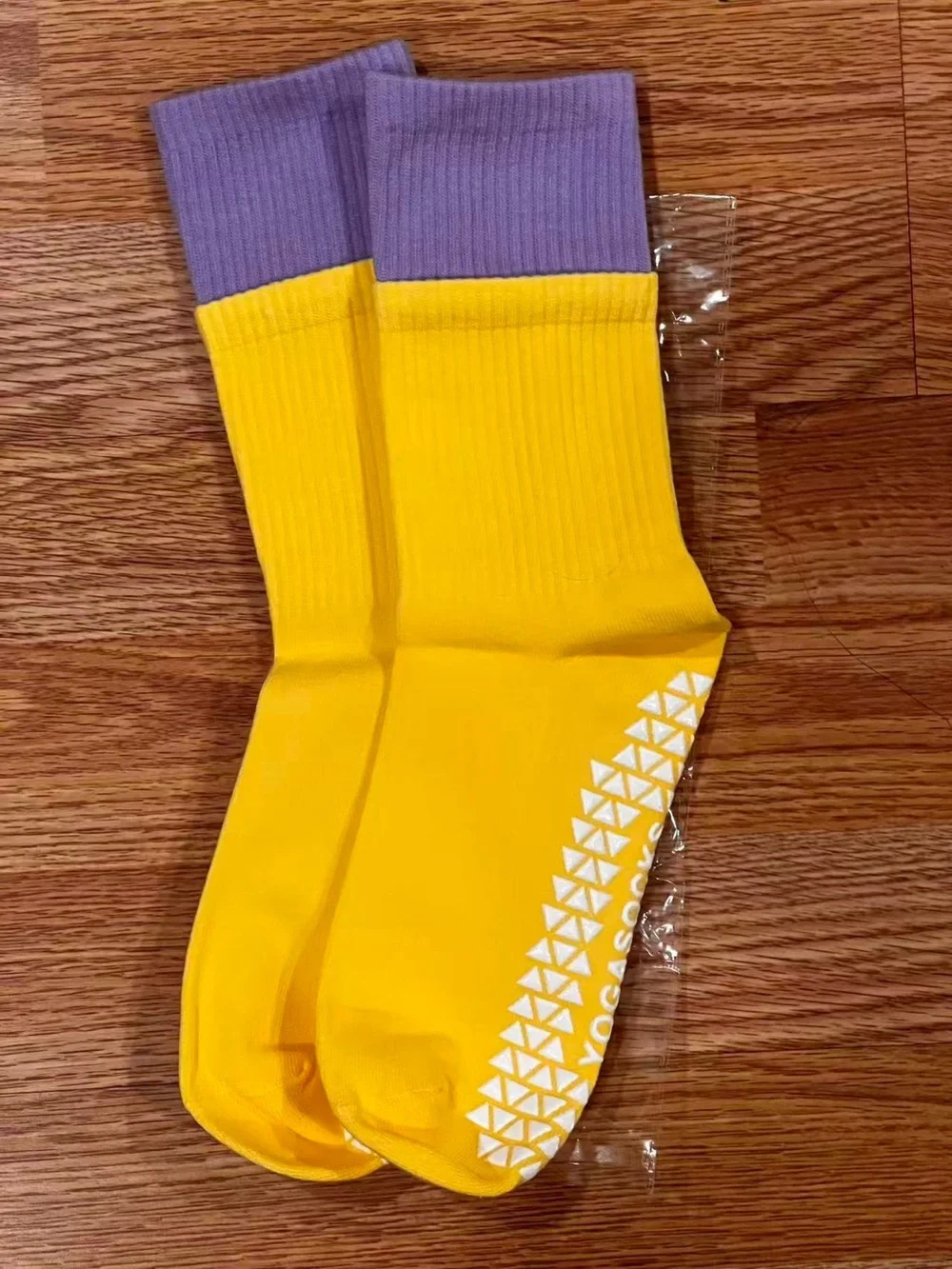 Non-slip Pilates socks, yoga and fitness mid-calf socks (yellow)